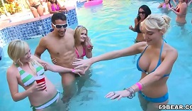 Llegan el calor, las fiestas en la piscina y el sexo